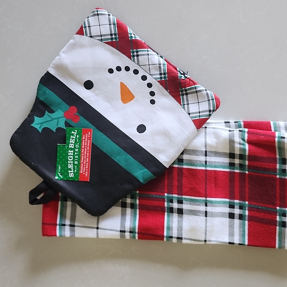 Kitchen towel and pot holder set